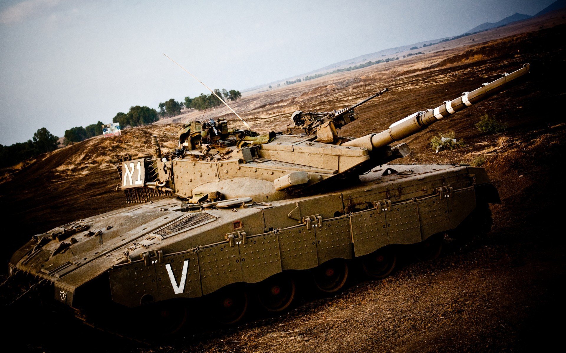 _云端天幕跑：虚拟现实中的极速飞行_，云端天空