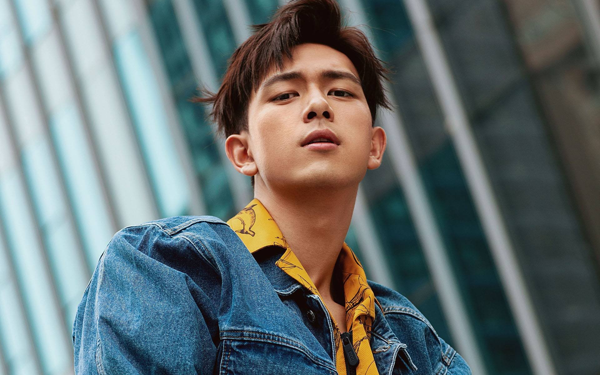 “沿海冲刺：海岸线上的极速狂奔”，海岸线走向