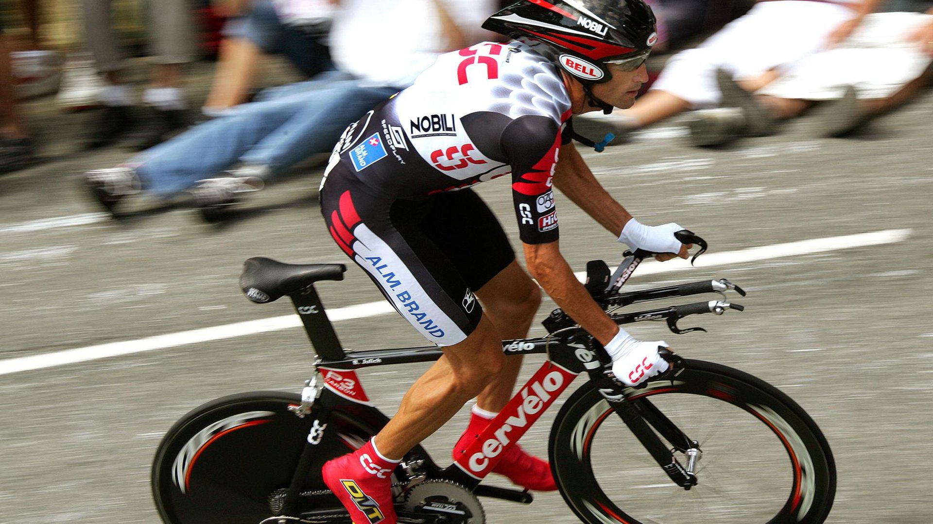 FB体育平台-史上“炸裂”的扣篮大赛，谁才是真正的“飞人王”？，飞人扣篮视频