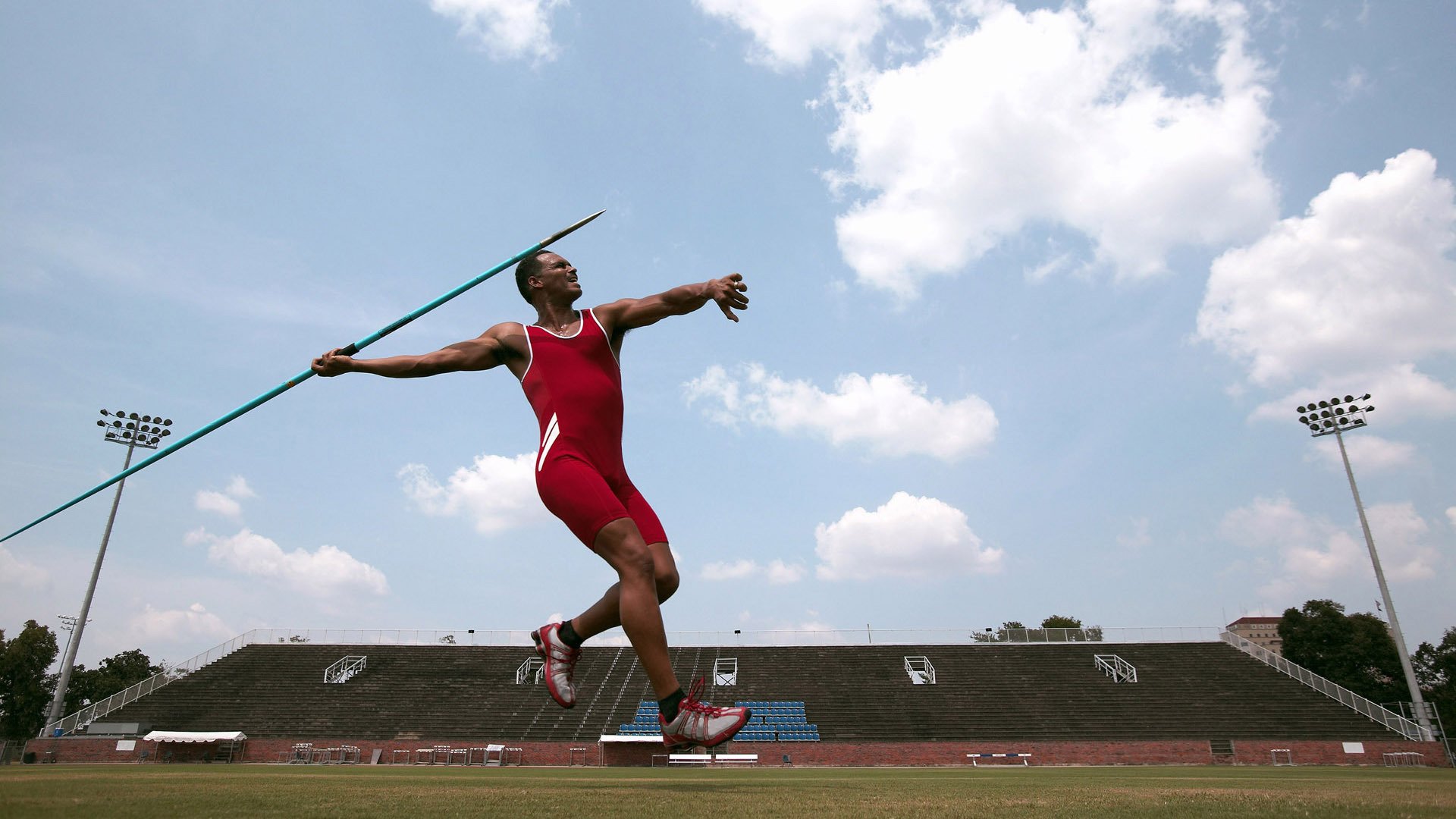 现场高呼：王强的压哨三分点燃全场！